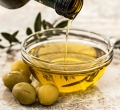 7 Easy Ways To Use Olive Oil for Acne Scars