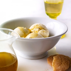 Ice cream with extra virgin olive oil